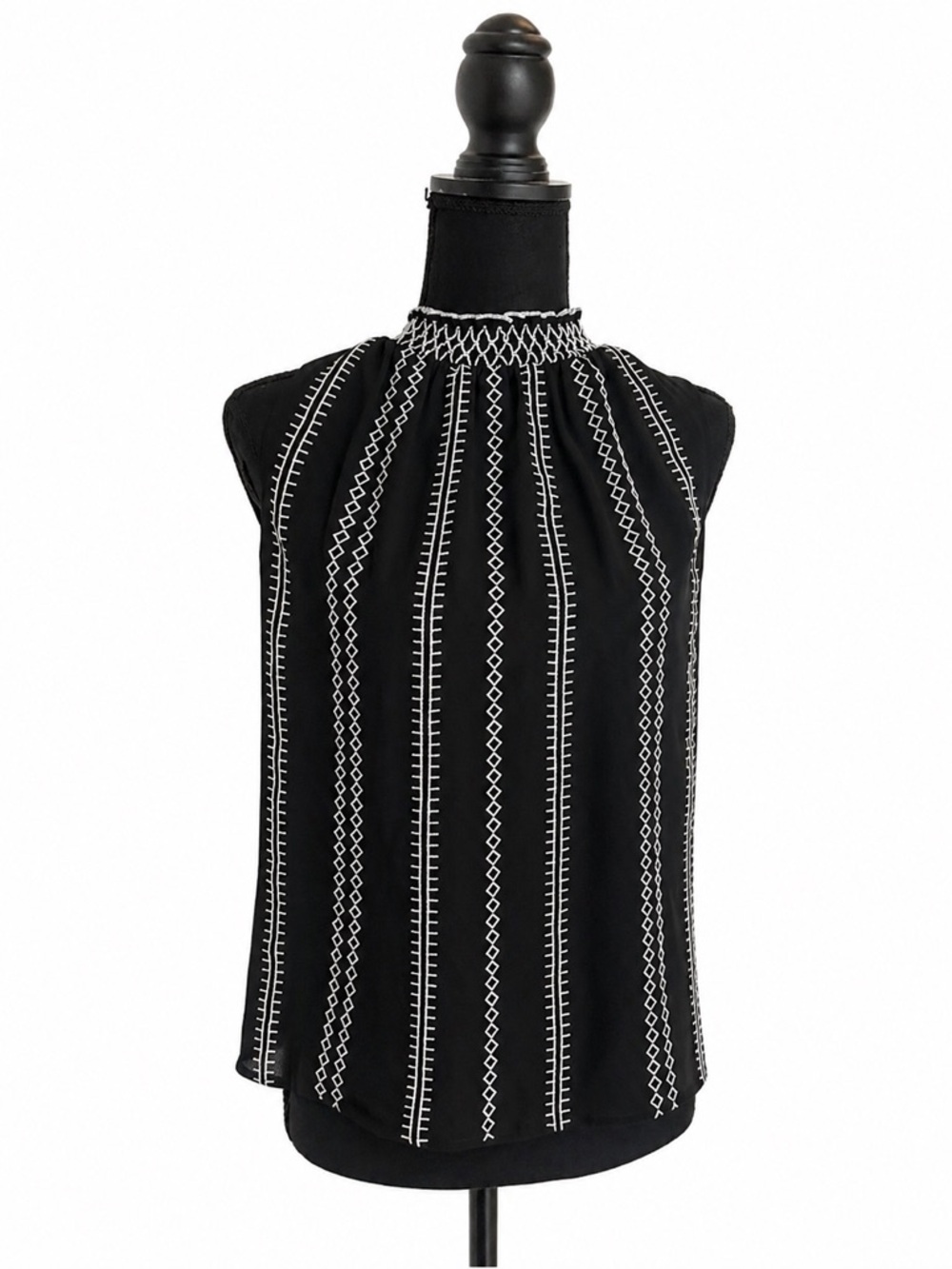 White House Black Market embroidered mock sleeveless blouse w/zipper in back